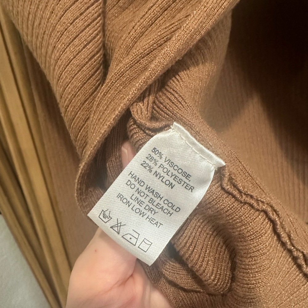 V-Neck Ribbed Sweater - Brown - Picture 4 of 4